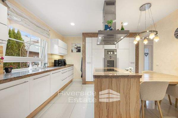 Küche mit Kochinsel