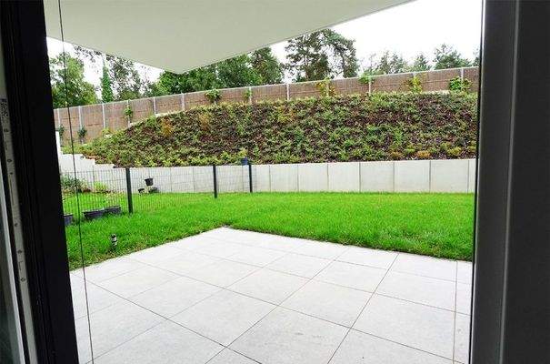 Terrasse mit Gartenanteil