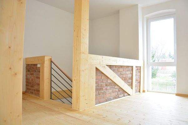 Treppenaufgang WE EG-1.OG zum Wohnzimmer