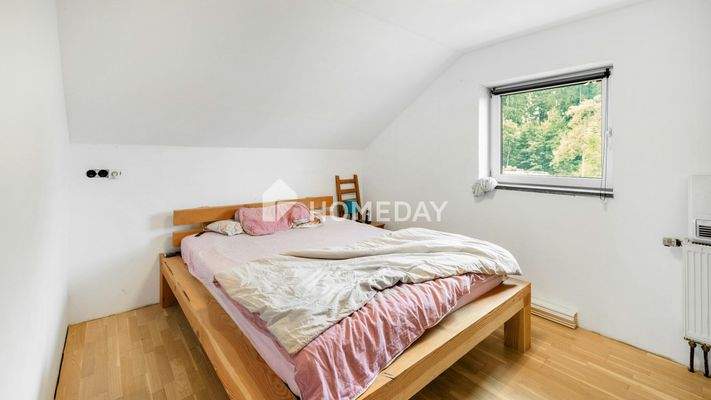 1. OG Schlafzimmer 1