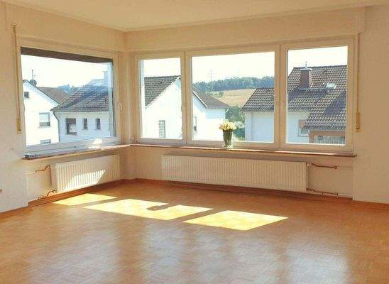 OG Wohnzimmer mit Zugang zum Balkon