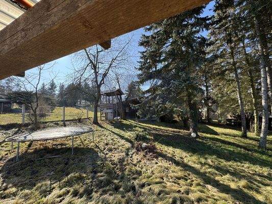 Blick ins Grundstück