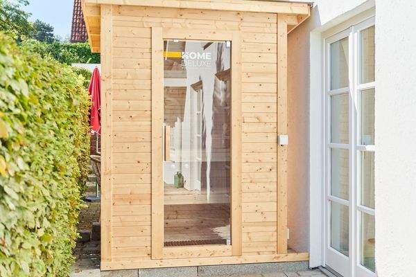 Nach einem Strandsparziergang in der eigenen Gartensauna entspannen 