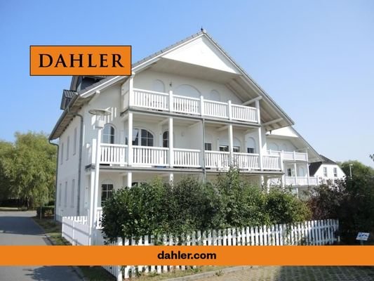 DAHLER Rostock Schicke Ferienwohnung im Dachgeschoss einer weißen Villa im Ostseebad Nienhagen