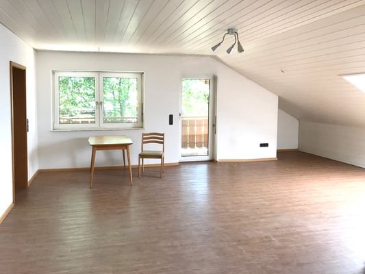 Wohnung DG rechts Bild 5.jpg