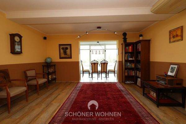 UG |Zimmer 2 mit Zugang zum Wintergarten