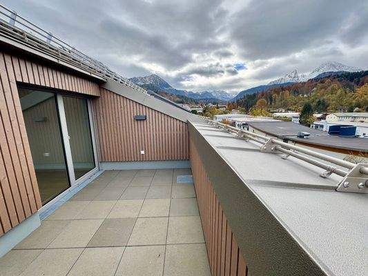 großzügige Balkone im DG