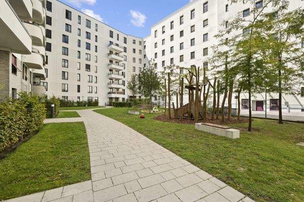 2. Innenhof mit Spielplatz