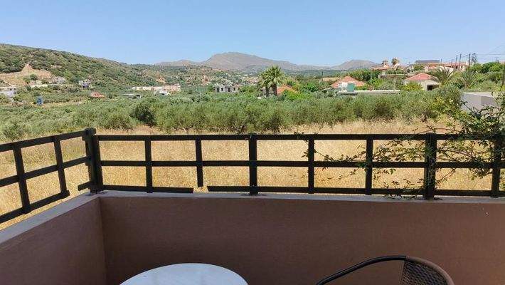 Kreta, Kolymvari: Charmantes Haus mit privatem Pool zu verkaufen