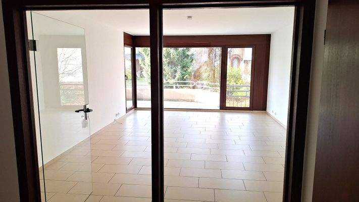 Wohnzimmer mit angrenzender Terrasse