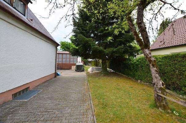 Grundstück seitlich