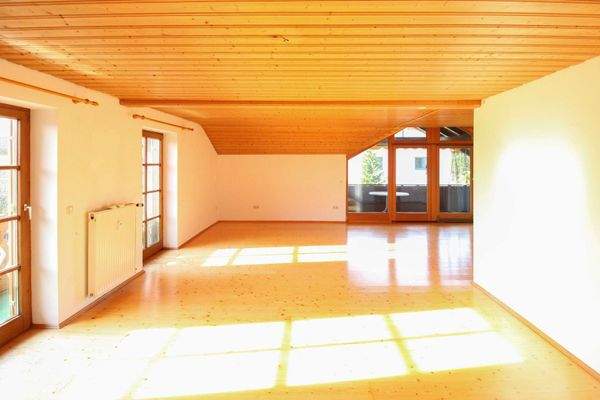 Wohnzimmer OG mit zwei Balkonen