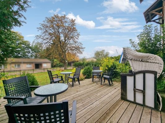 Kleine Terrasse Fronansicht Saal