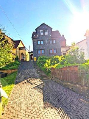 Einfahrt zur Immobilie