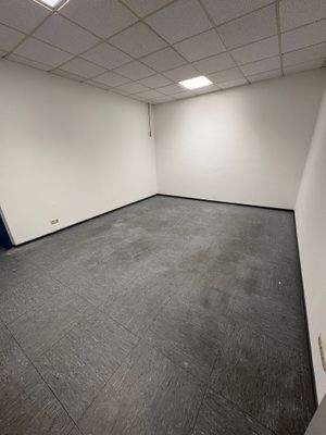 Abstellraum 2 Halle.JPG