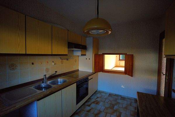 Küche mit Durchreiche.jpg