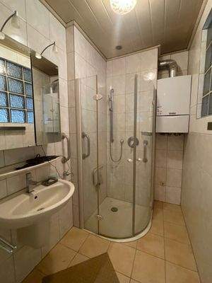 Modnernes Bad mit Dusche!