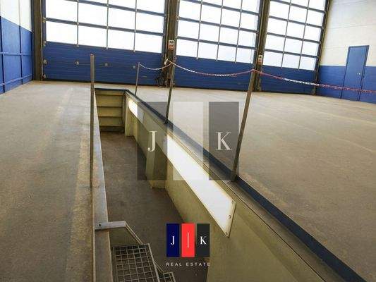 Fahrzeughalle Innenansicht 2 - Darstellung