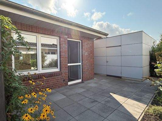 Terrasse und Schuppen