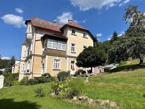 Gesamtansicht aus dem Garten