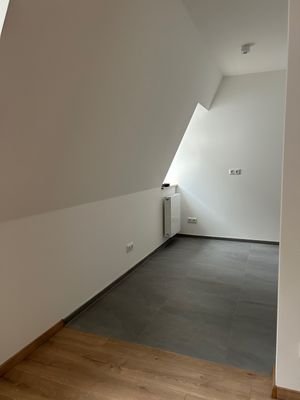 Blick Büro/Vorzimmer zur Küche