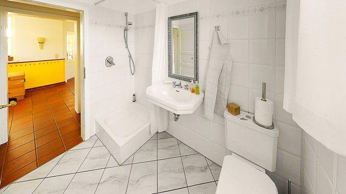 Badezimmer im Erdgeschoss