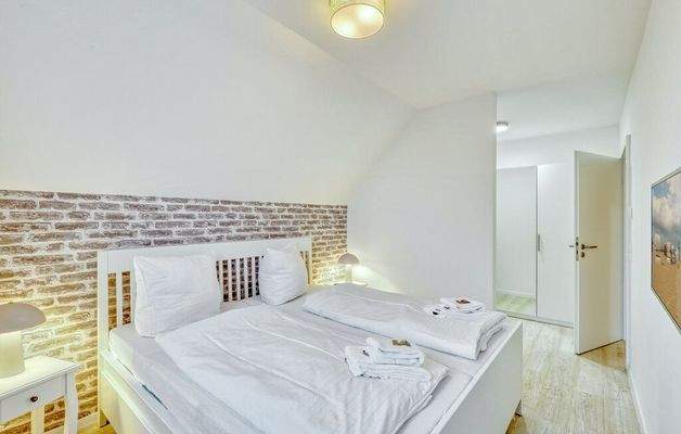 Schlafzimmer 1_2.jpg