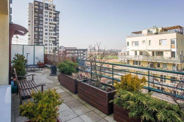 1746531436_YL1EsR5b0A