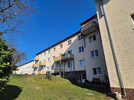 Gebäudeansicht / Grundstück