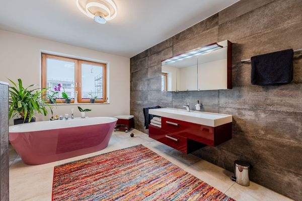 Masterbad - mit Wanne und ebenerdiger Regendusche 