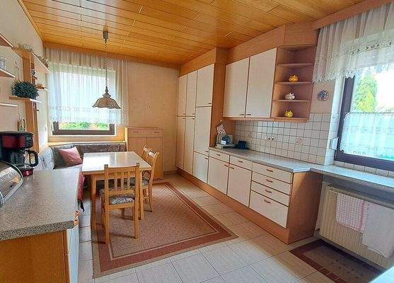 EG: Küche voll ausgestattet