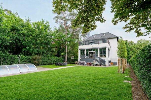 Weitläufiger Garten 