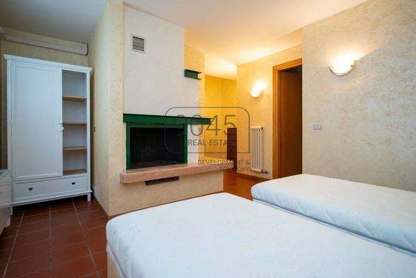 Charmante Reihenhausvilla mit traumhaftem Seeblick und privatem Garten in Torri