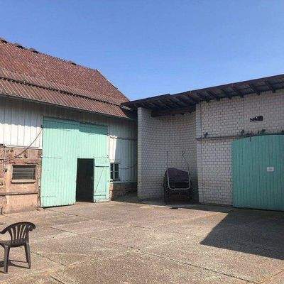 Stall mit Nebengebäude .jpg