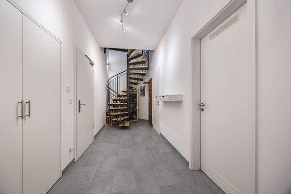 Der separate UG-Bereich schafft Struktur und praktische Nutzungsvielfalt