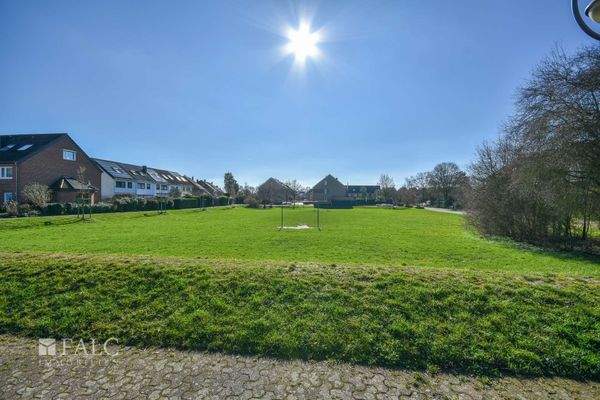 Familienfreundlicher Spielplatz in unmittelbarer Nähe