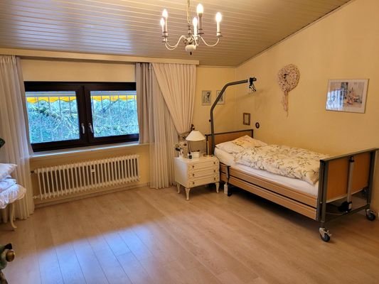 Schlafzimmer 1 von 2