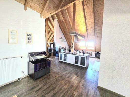 Wohn-Ess-Kochbereich DG