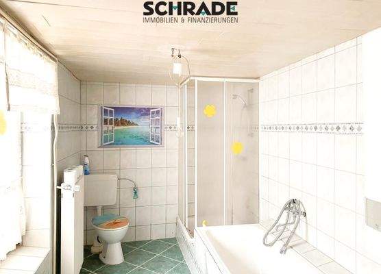 ...modernes Familienkomplettbad