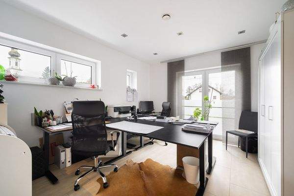 Büro im Hanggeschoss