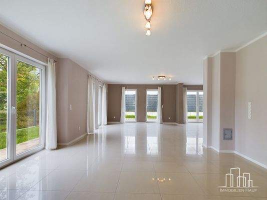 CAM02839G0-PR0140-STILL003