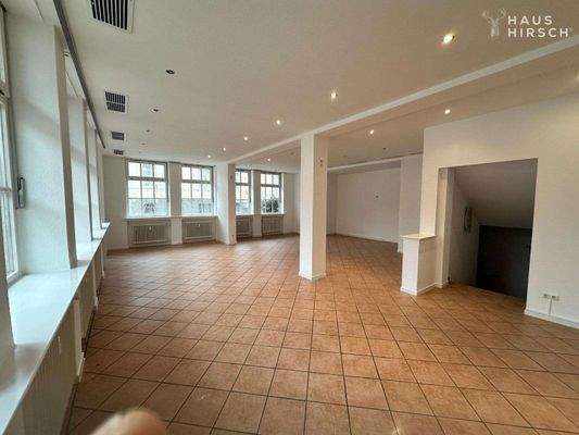 ANSACON Blick Einumer Straße innen von der Eingangstür