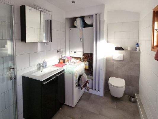 Badezimmer und Heizungsanlage