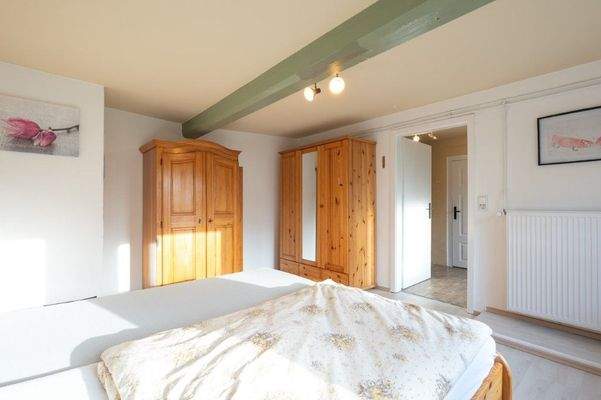 Zimmer 1 EG Blick in den Flur.jpg