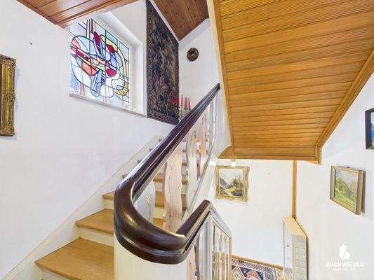 Treppenhaus + Bleiglasfenster