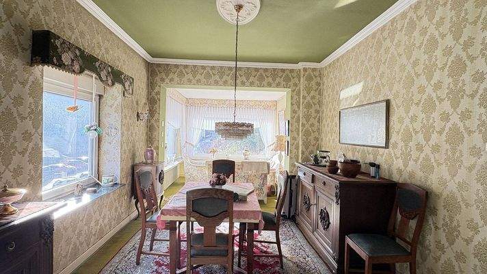 Essbereich mit Blick ins Erkerzimmer