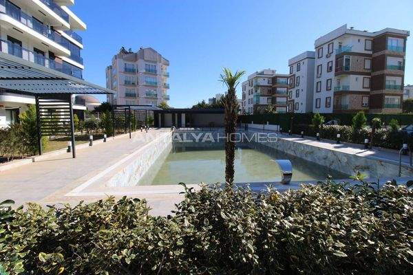 1 and 2-Bedroom Flats in a Complex with Pool in Antalya Lara