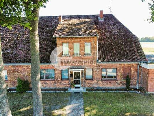 378.Haus.Außen.Drone (7)