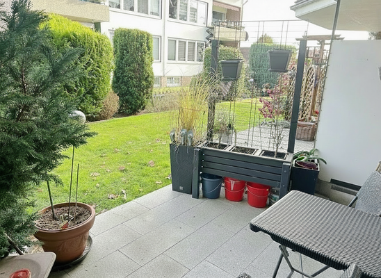 gemütliches Sitzen auf der Terrasse