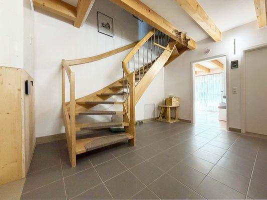 EG Diele: Offene Diele verbindet Eingangsbereich mit Treppe und Wohnbereich